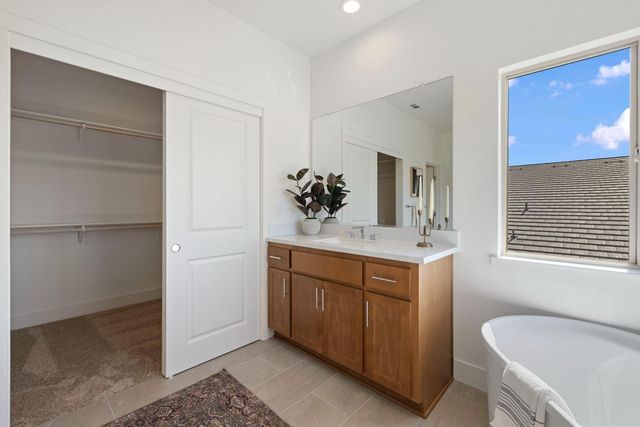 1235 Heavenly Cir, Stockton, CA 95209