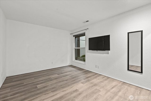 9517 NE 180th Street #B104, Bothell, WA 98011
