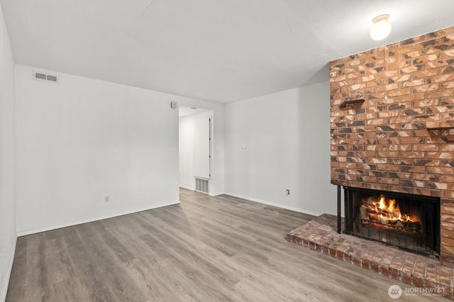 9517 NE 180th Street #B104, Bothell, WA 98011