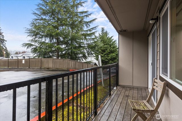 9517 NE 180th Street #B104, Bothell, WA 98011
