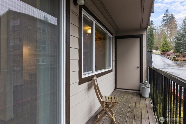9517 NE 180th Street #B104, Bothell, WA 98011