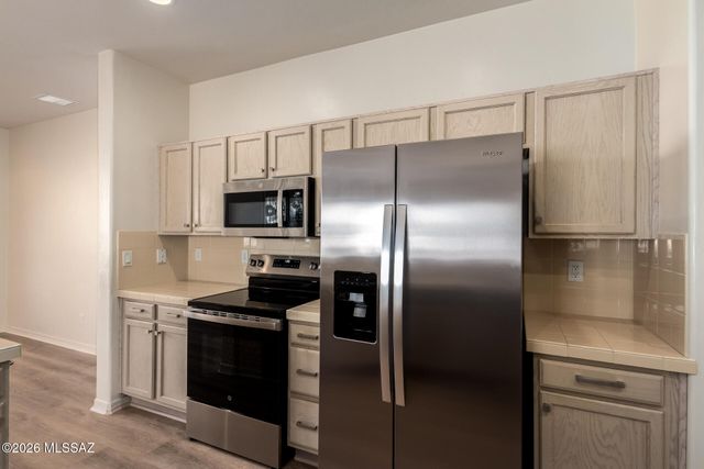 496 W Knotwood Street, Green Valley, AZ 85614