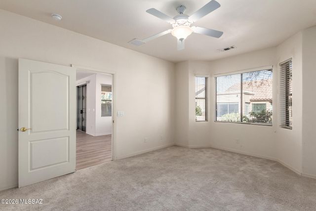 496 W Knotwood Street, Green Valley, AZ 85614