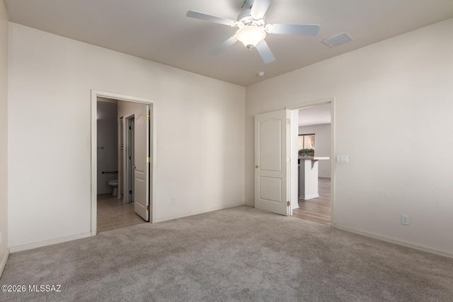 496 W Knotwood Street, Green Valley, AZ 85614