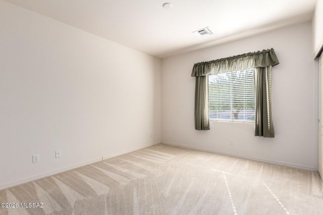 496 W Knotwood Street, Green Valley, AZ 85614