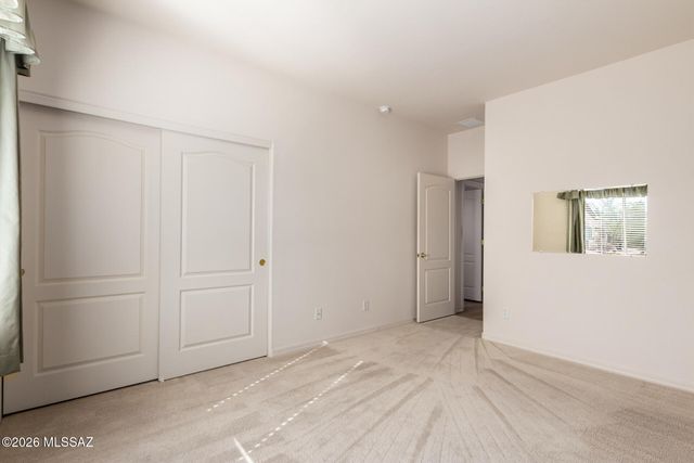 496 W Knotwood Street, Green Valley, AZ 85614