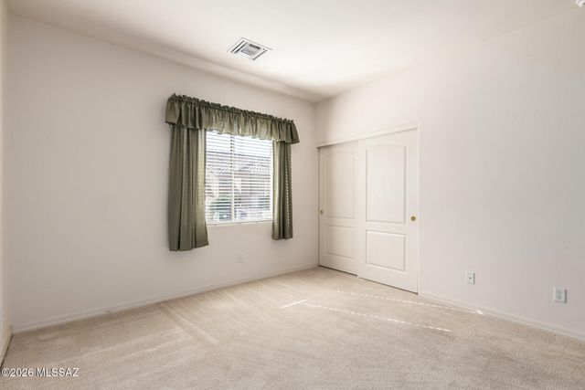 496 W Knotwood Street, Green Valley, AZ 85614