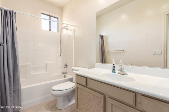 496 W Knotwood Street, Green Valley, AZ 85614