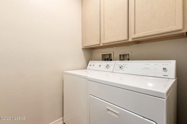 496 W Knotwood Street, Green Valley, AZ 85614