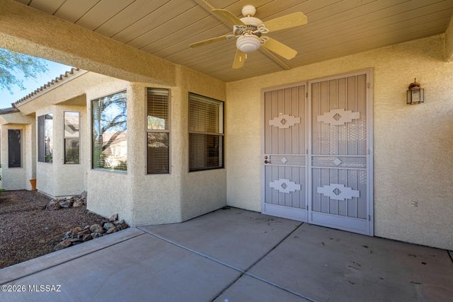 496 W Knotwood Street, Green Valley, AZ 85614
