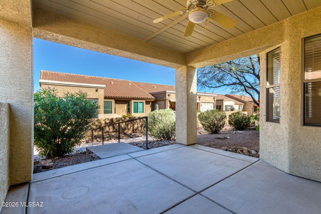 496 W Knotwood Street, Green Valley, AZ 85614