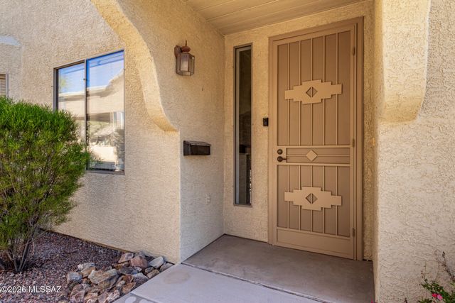 496 W Knotwood Street, Green Valley, AZ 85614