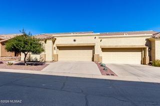 496 W Knotwood Street, Green Valley, AZ 85614