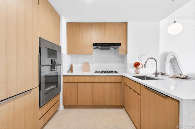 133-25 37TH Avenue 6F, Flushing, NY 11354