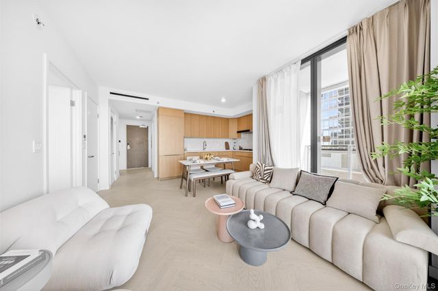 133-25 37TH Avenue 6F, Flushing, NY 11354