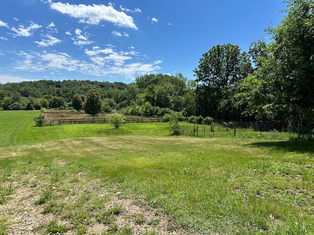 1104 S Valley Hill Road, Woodstock, IL 60098