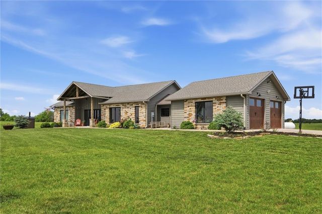 33793 219th Street, Easton, KS 66020