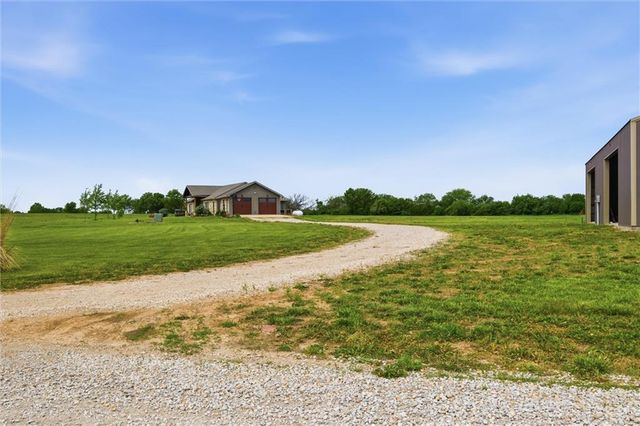 33793 219th Street, Easton, KS 66020