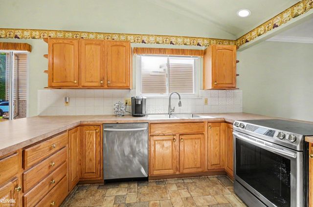 13867 Tefft Drive, Warren, MI 48088