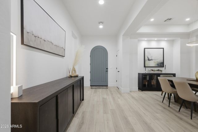 1829 W ALOE VERA Drive, Phoenix, AZ 85085