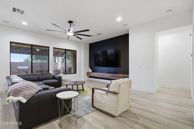 1829 W ALOE VERA Drive, Phoenix, AZ 85085