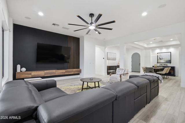 1829 W ALOE VERA Drive, Phoenix, AZ 85085