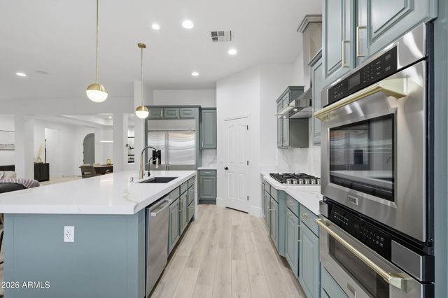1829 W ALOE VERA Drive, Phoenix, AZ 85085