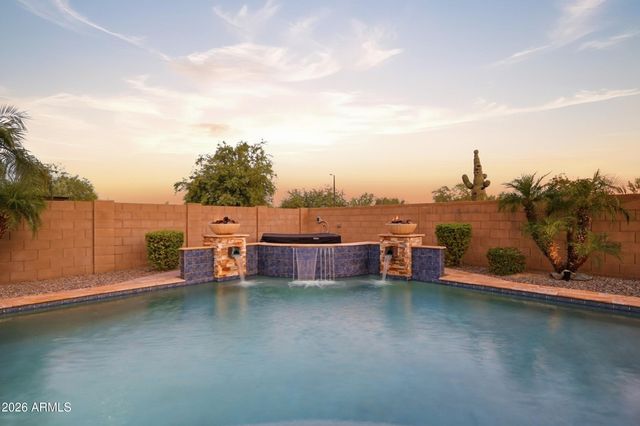 1829 W ALOE VERA Drive, Phoenix, AZ 85085