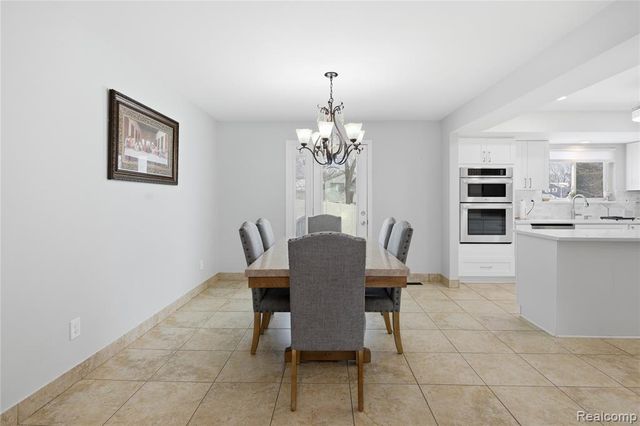 39120 Della Rosa Drive, Sterling Heights, MI 48313