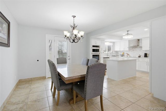 39120 Della Rosa Drive, Sterling Heights, MI 48313