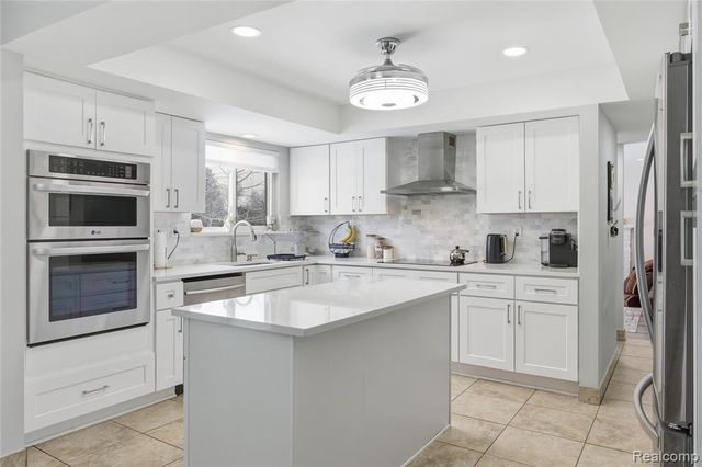 39120 Della Rosa Drive, Sterling Heights, MI 48313