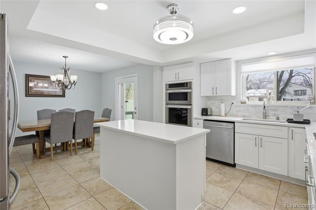 39120 Della Rosa Drive, Sterling Heights, MI 48313