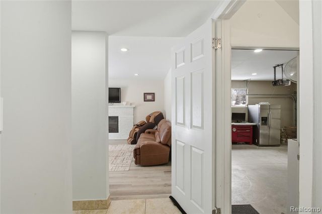 39120 Della Rosa Drive, Sterling Heights, MI 48313