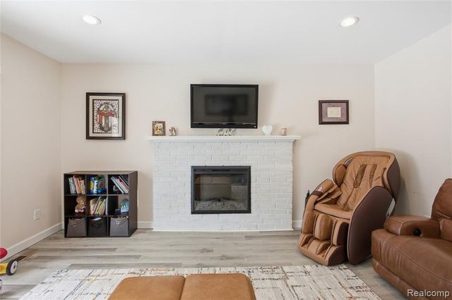 39120 Della Rosa Drive, Sterling Heights, MI 48313