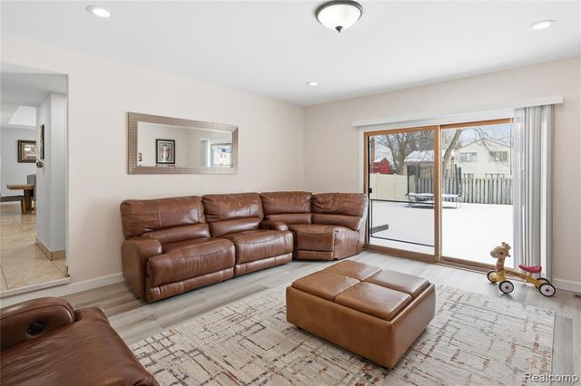 39120 Della Rosa Drive, Sterling Heights, MI 48313