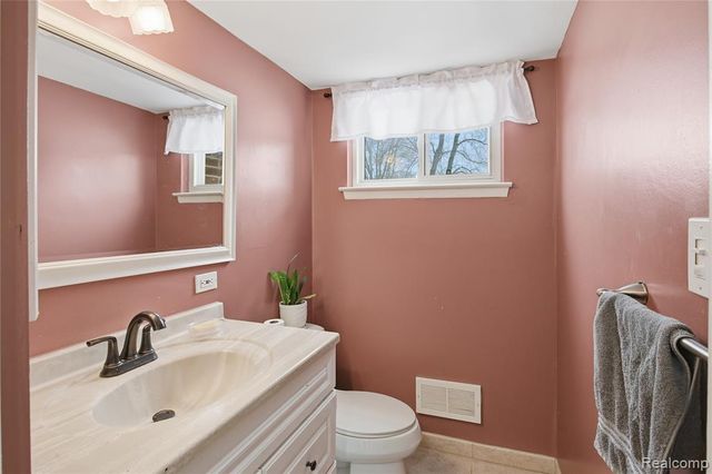 39120 Della Rosa Drive, Sterling Heights, MI 48313