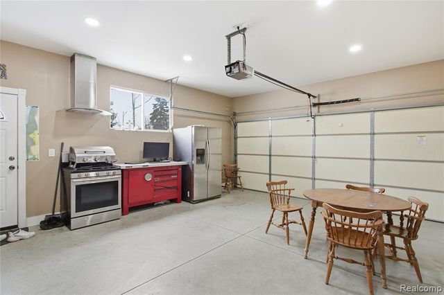 39120 Della Rosa Drive, Sterling Heights, MI 48313