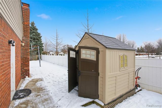 39120 Della Rosa Drive, Sterling Heights, MI 48313