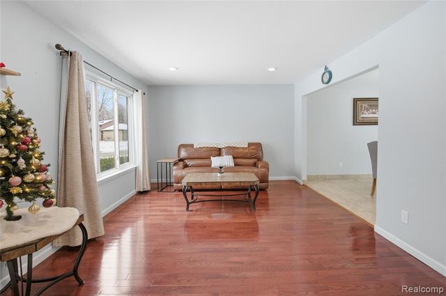 39120 Della Rosa Drive, Sterling Heights, MI 48313