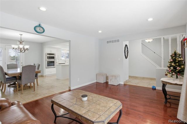 39120 Della Rosa Drive, Sterling Heights, MI 48313