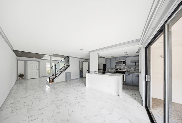 9706 Westview Drive 3, Houston, TX 77055