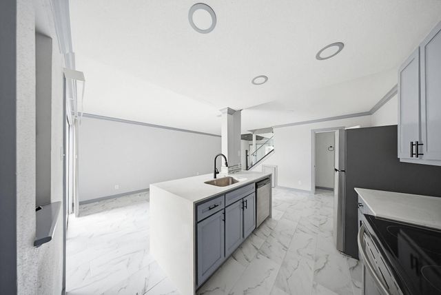 9706 Westview Drive 3, Houston, TX 77055