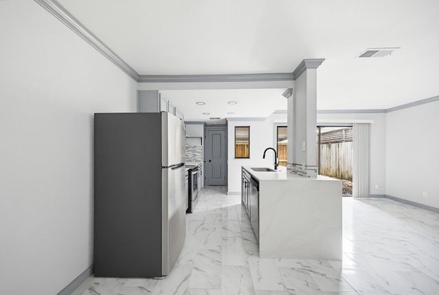 9706 Westview Drive 3, Houston, TX 77055