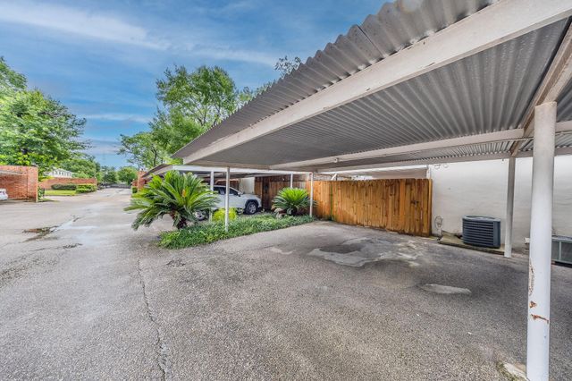 9706 Westview Drive 3, Houston, TX 77055