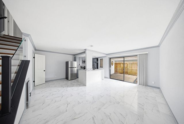 9706 Westview Drive 3, Houston, TX 77055