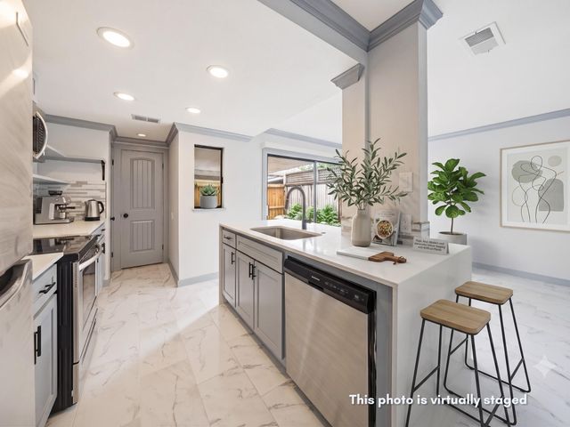 9706 Westview Drive 3, Houston, TX 77055