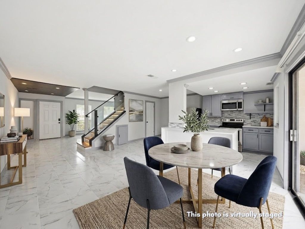 9706 Westview Drive 3, Houston, TX 77055