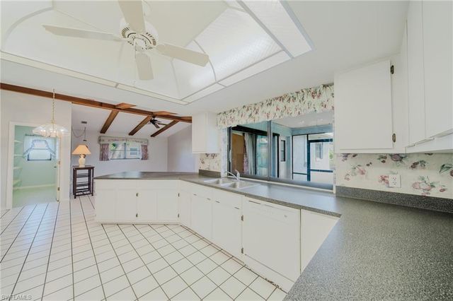 4015 SE 9th CT, Cape Coral, FL 33904
