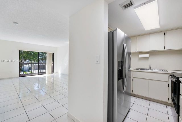 995 SW 84th Ave 223, Miami, FL 33144