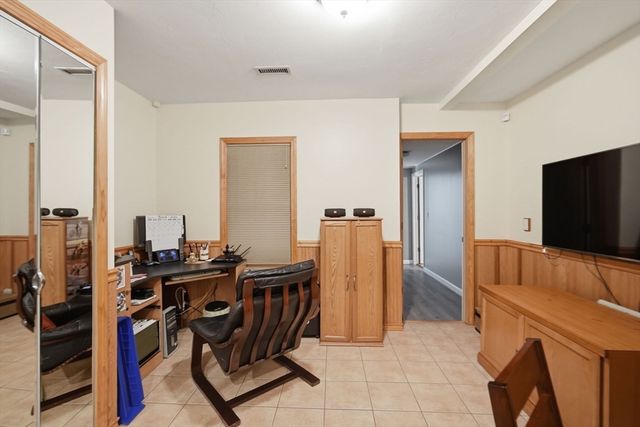 958 Parker St, Springfield, MA 01129